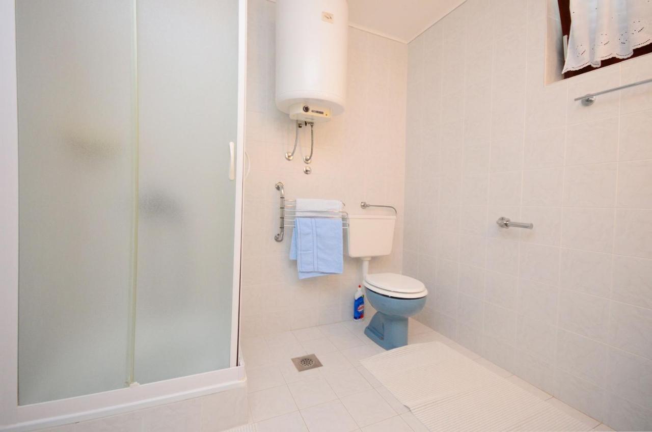 Apartment Dubravka Banjol Bagian luar foto