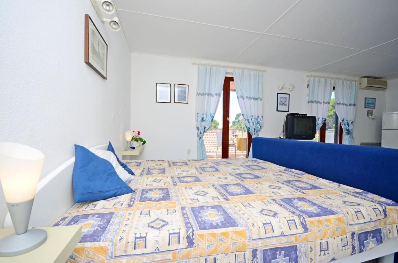 Apartment Dubravka Banjol Bagian luar foto
